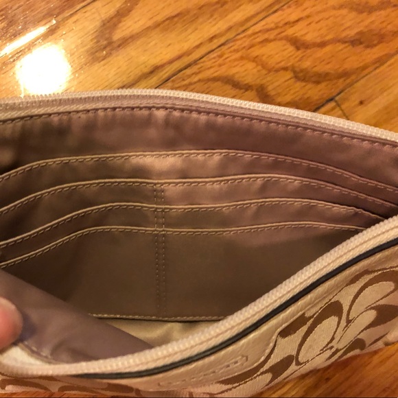 Coach wristlet - Picture 3 of 3